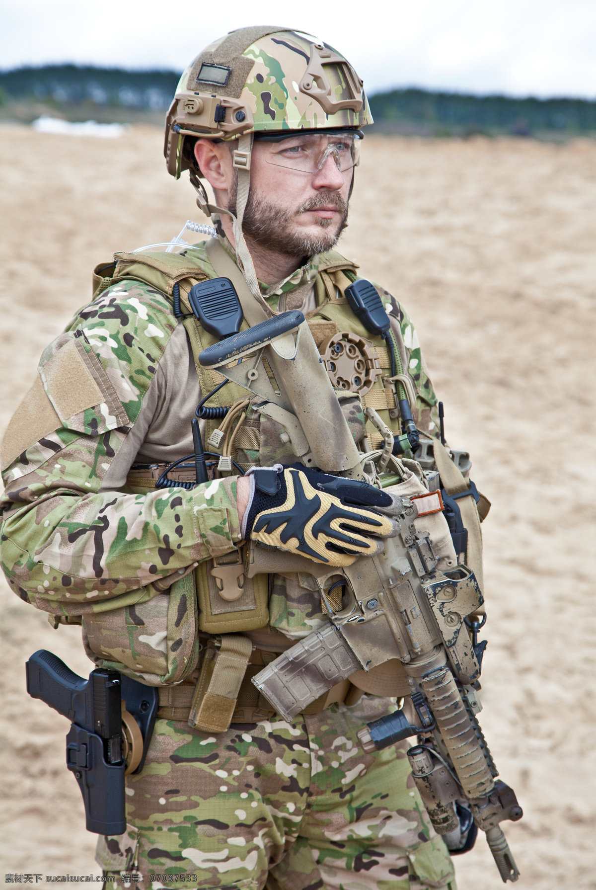 枪 外国 士兵图片 外国人 男人 战士 特种兵 迷彩服 军事武器 现代科技