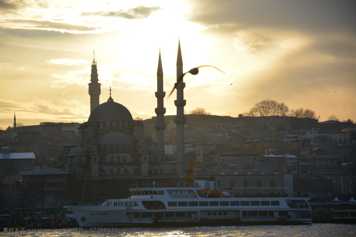 清真寺 土耳其 夕阳 伊斯坦布尔 波斯普鲁斯 海峡 逆光 云层 金色 阳光 宣礼塔 海边 游船 海鸥 剪影 文化艺术