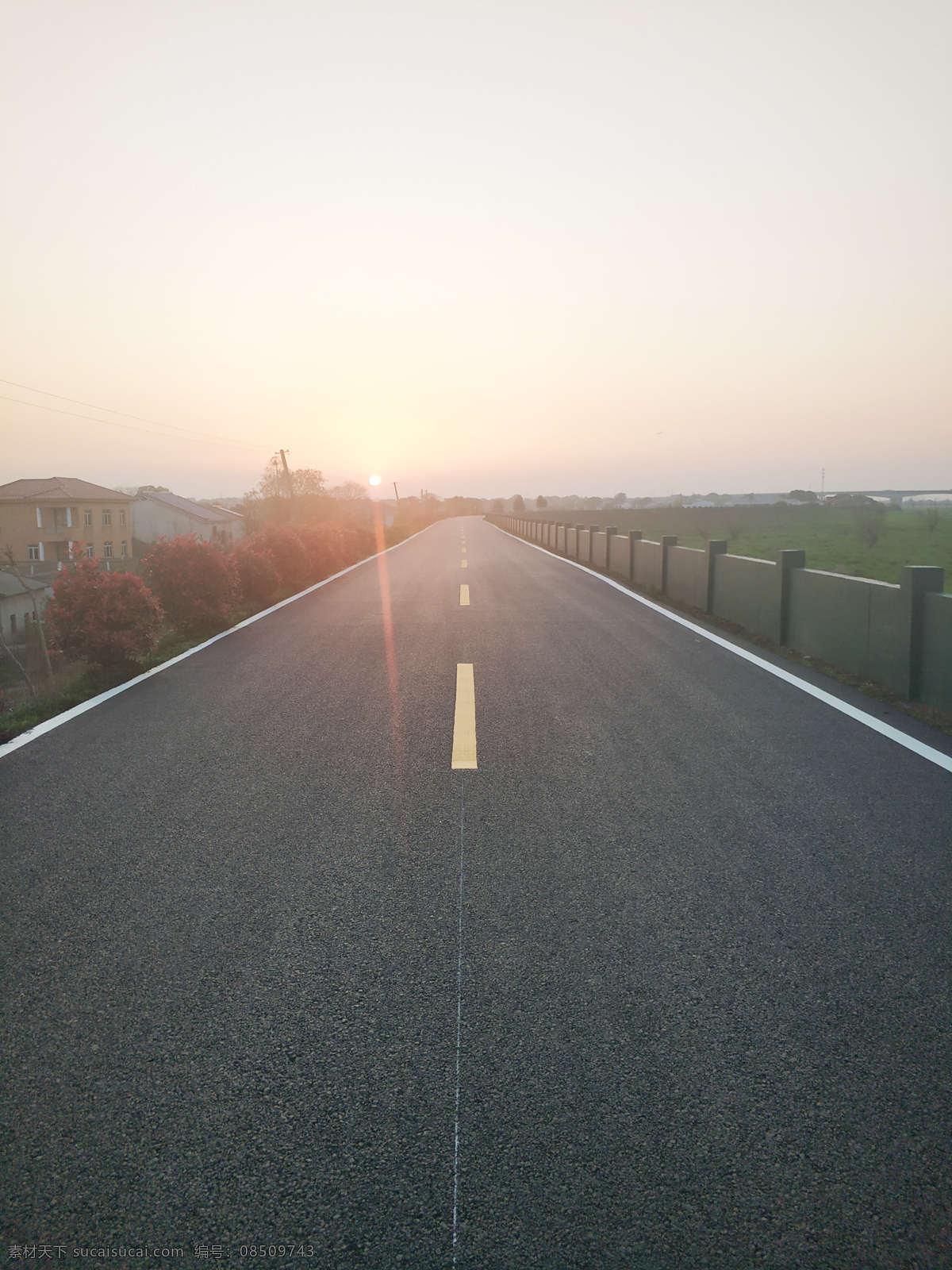 乡村公路 公路 道路 山路 马路 农村 山村 小路 村村通 新农村 乡村道路 农村公路 公路建设 农村山路 农村公路建设 柏油路 夕阳下的公路 夕阳 摄影图 高清摄影图 自然景观 自然风景