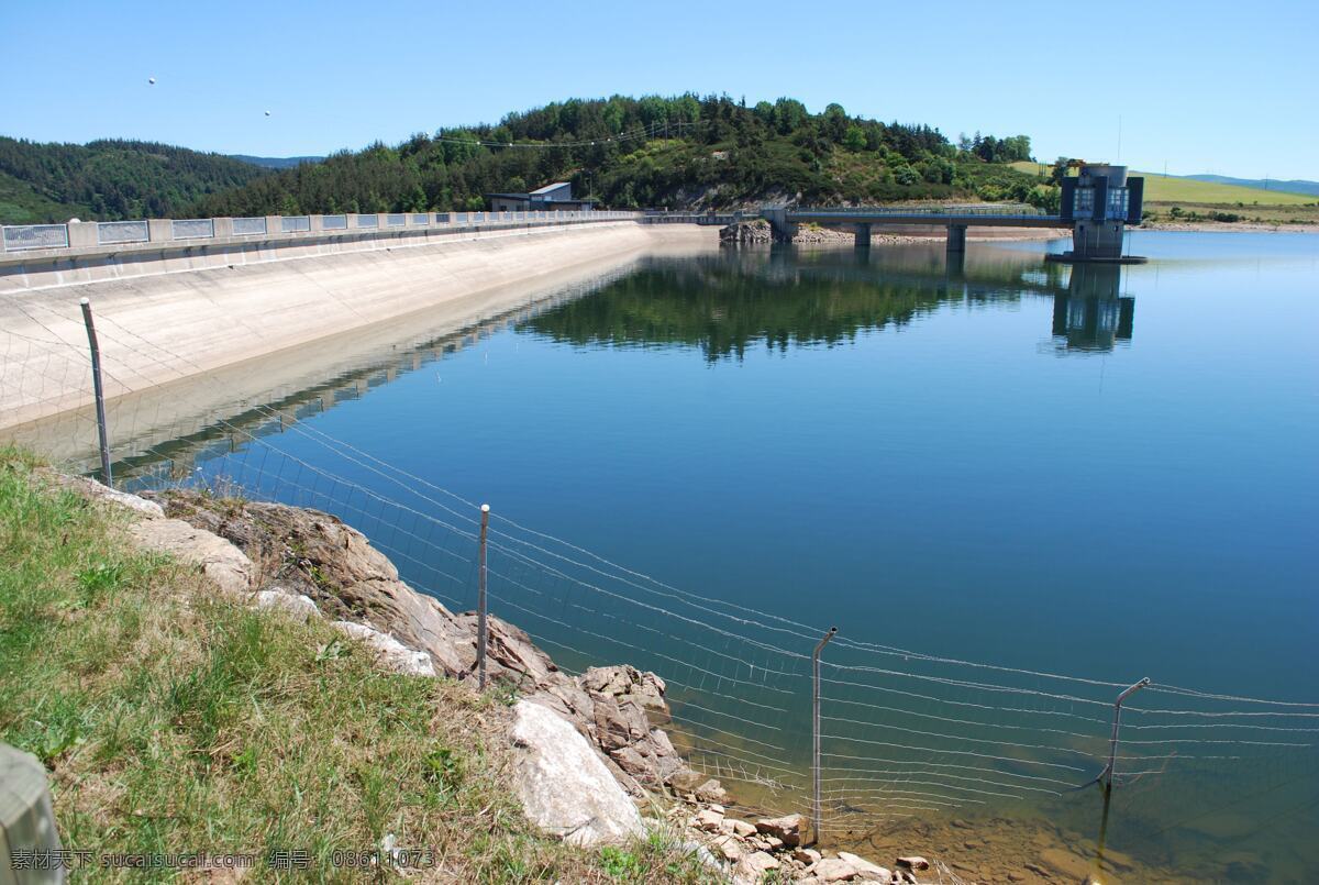 水坝 蓄水 水利工程 抗旱防洪 发电 水电 大坝设计 峡谷 法国 naussac 工业生产 现代科技