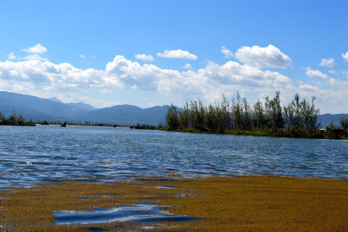 美丽的湖水 湖面 清澈的湖水 蓝天和白云 旅游的圣地 云南 旅游摄影 国内旅游