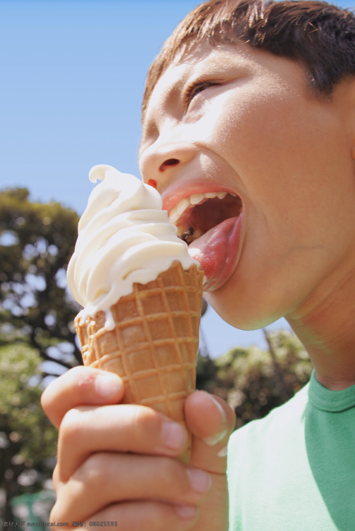 吃 冰淇淋 男孩 美食 好味道 可爱 儿童 小男孩 情侣图片 人物图片