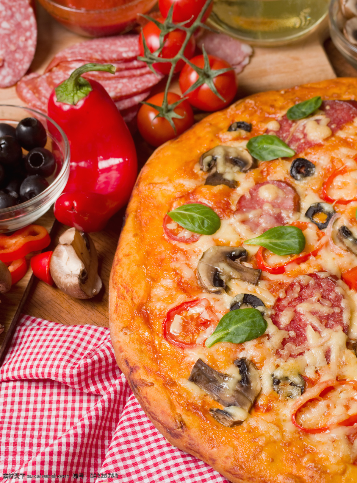 香菇 番茄 披萨 西红柿 意大利披萨 国外美食 美味 食物摄影 外国美食 餐饮美食