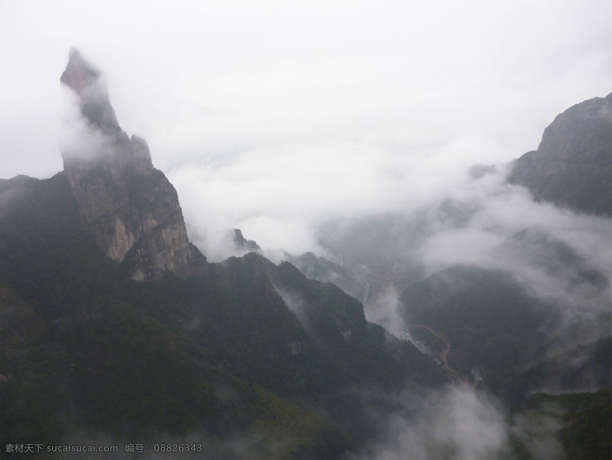 山云 景区 高山 云海 大雾 瞻望 山脚 公路 气候环境 旅游摄影 国内旅游 白色