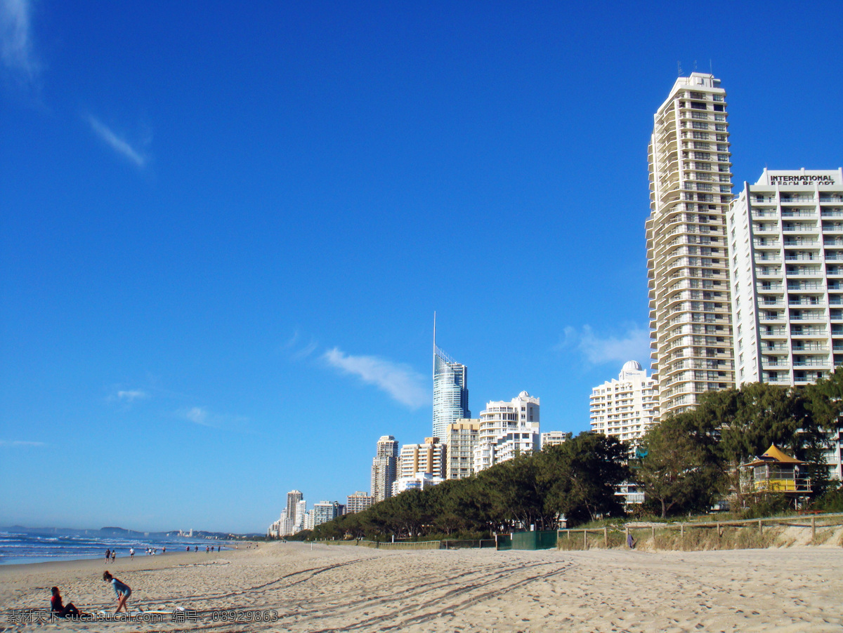 海滩与建筑 澳大利亚 大海 高层 国外旅游 海滩 建筑 蓝天 楼房 滩与建筑 游人 黄金海岸 南太平洋 楼群 绿荫 旅游摄影 psd源文件