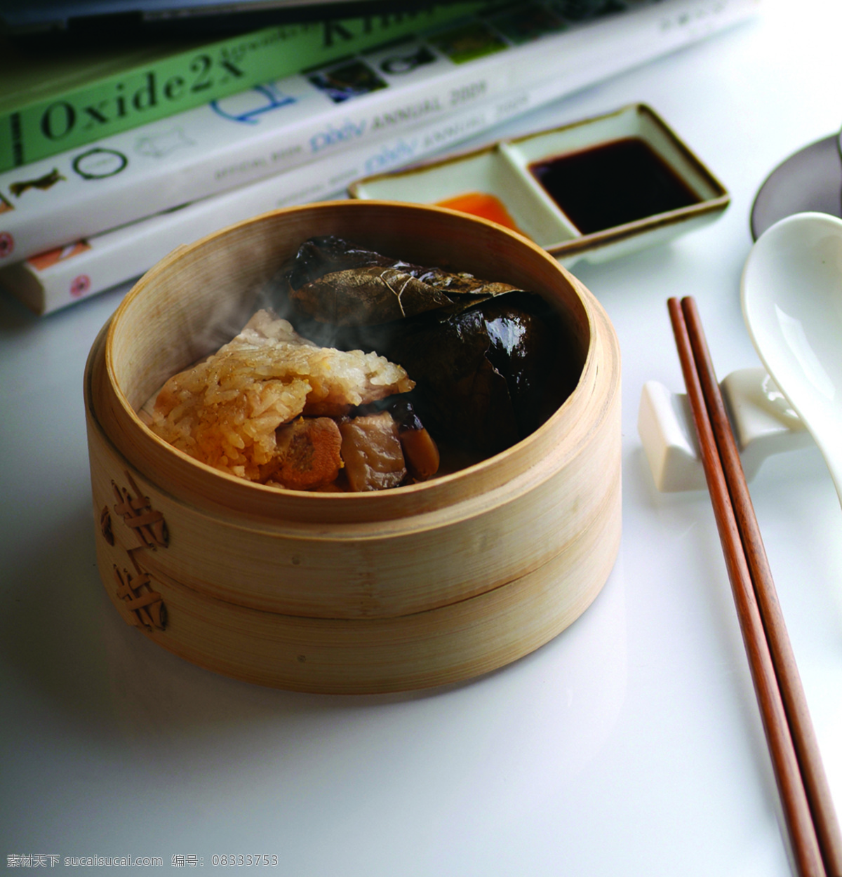 糯米鸡 荷叶 鸡肉 糯米 米饭 筷子 汤匙 酱油 蒸笼 早茶 早点 点心 传统美食 餐饮美食