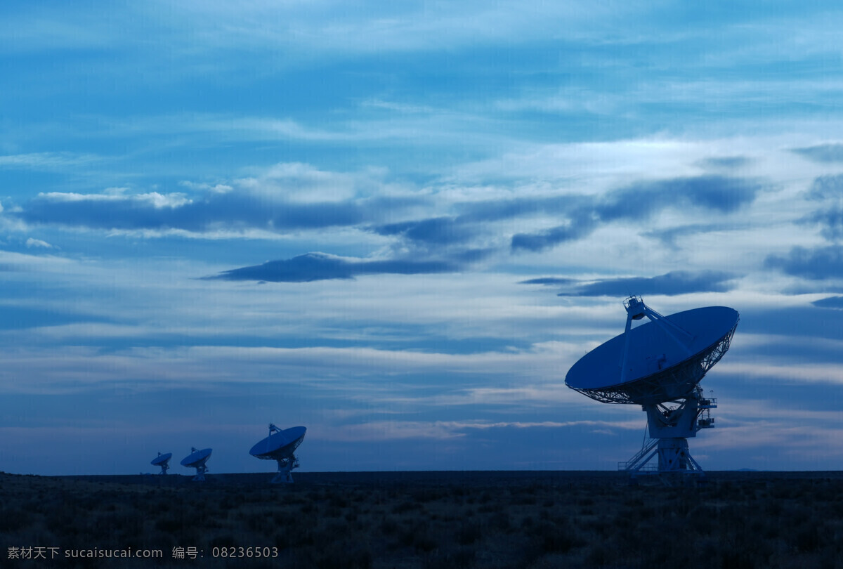 卫星 接收器 风景 宽幅风景图 美境 宽阔 卫星接收器 灌木 沙地 自然风景 通讯网络 现代科技