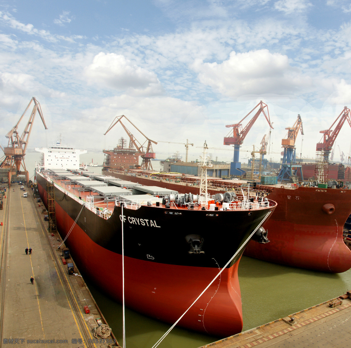 船厂 货船 货轮 轮船 码头 海港 港湾 港口 吊车 吊机 船坞 造船厂 工厂 工业生产 现代科技