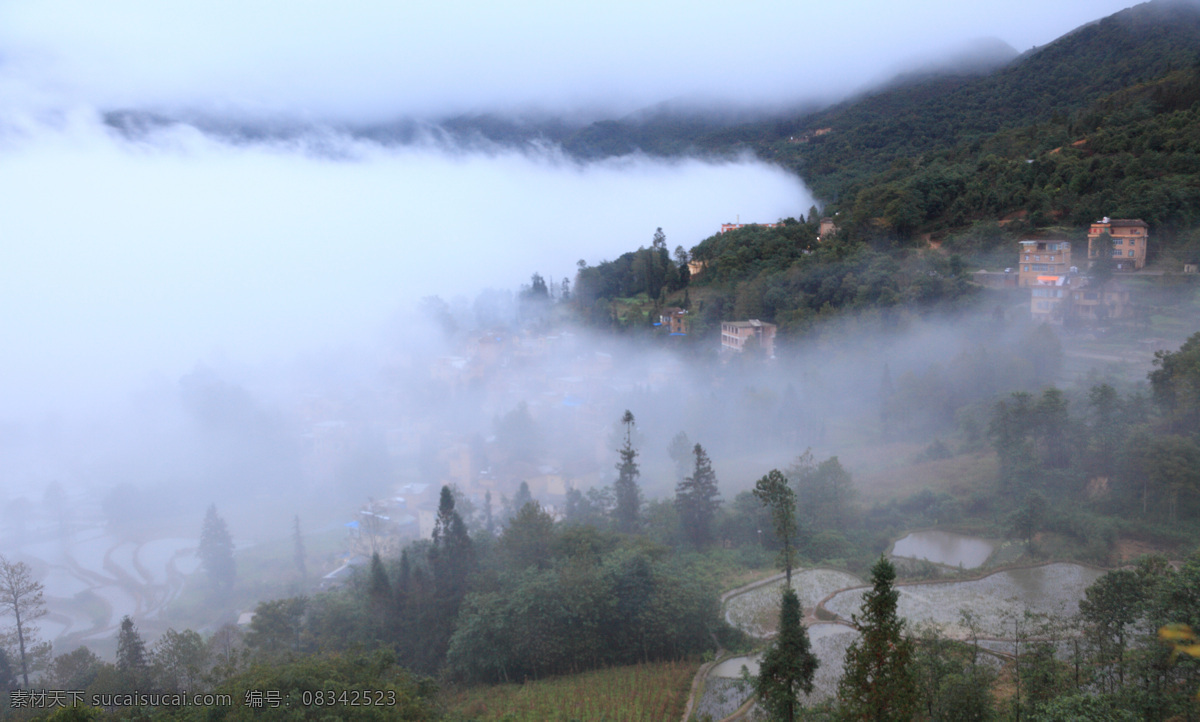 晨雾中的村庄 云南 哈尼 梯田 晨雾 村庄 旅游摄影 自然风景