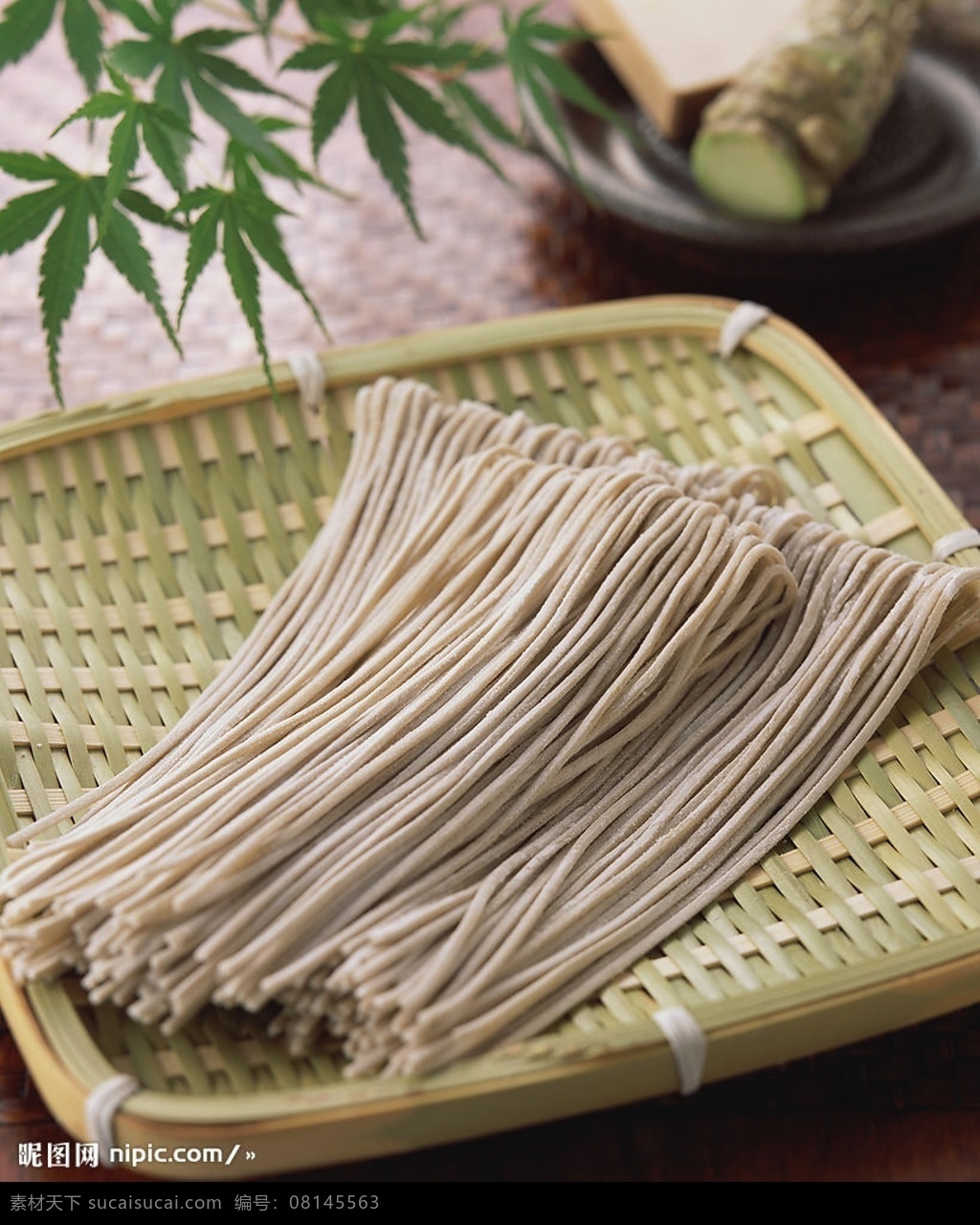 日式美食 日本手工面条 荞麦面 竹盘 绿色 餐饮美食 摄影图库 传统美食