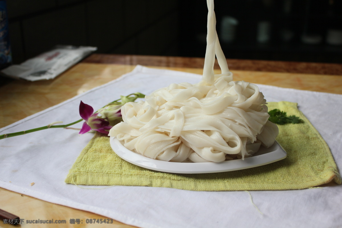 河粉 干炒牛肉河粉 牛肉 干炒 广东主食 茶餐厅 港式点心 传统美食 餐饮美食
