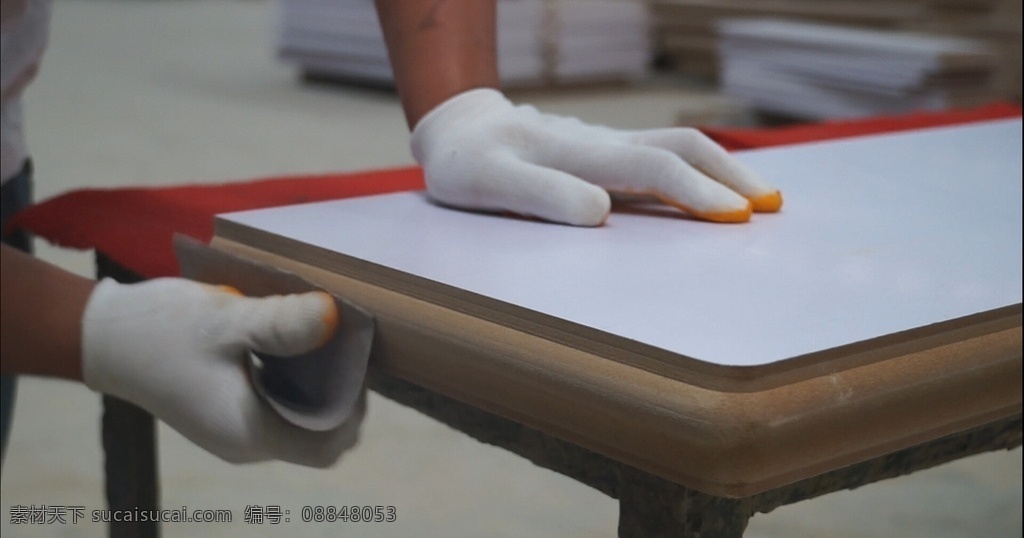 家具 工件 白坯 打磨 手工 砂纸 工作台 白手套 视频素材 多媒体 实拍视频 生活行为 mp4