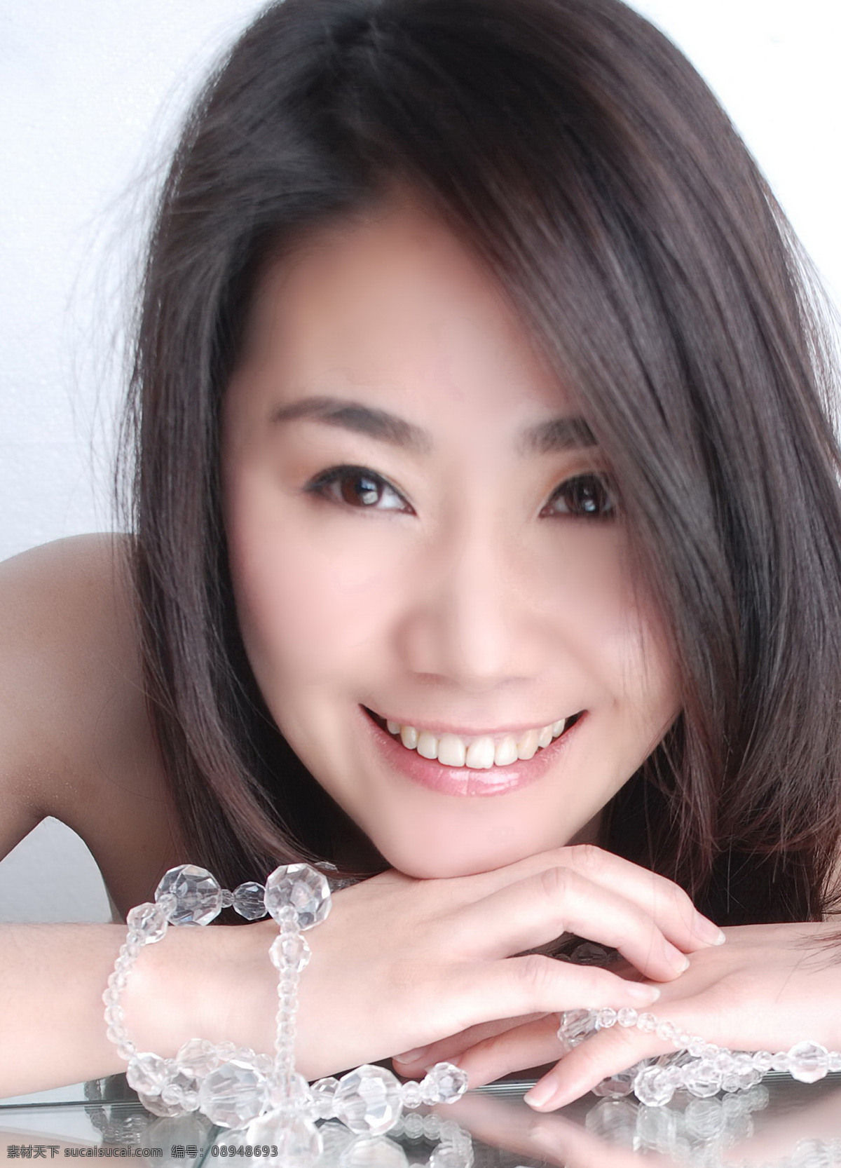 快乐美女 美女 漂亮 美丽 面部 特写 长发 笑容 自信 阳光 眼神 时尚美女写真 女性女人 人物图库