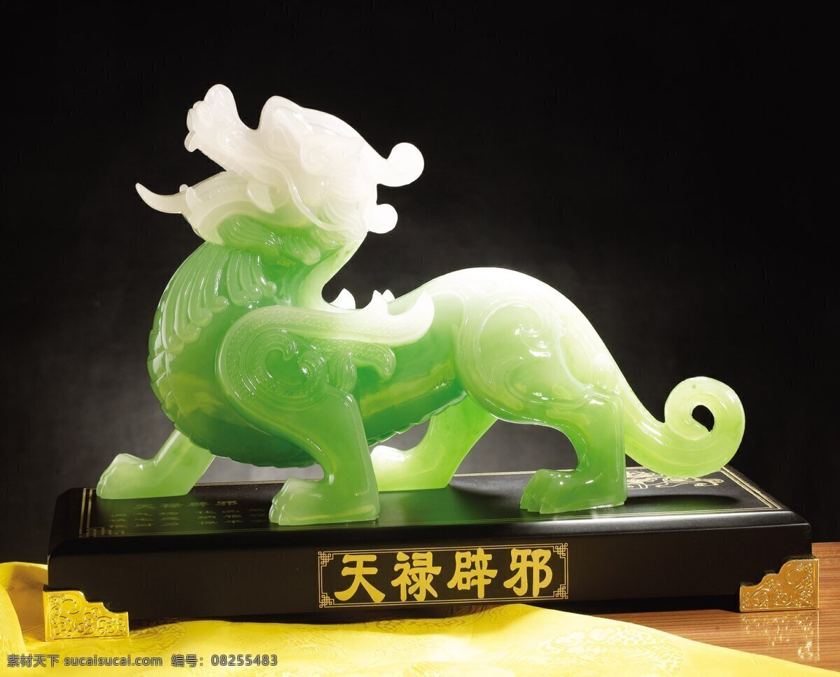 天禄辟邪 摆件 翡翠 复古背景 工艺品 古典 古韵 绿色 神兽 收藏品 艺术背景 辟邪摆件 瑞兽 玉雕 玉器 玉 中国风背景 中国风 中国玉雕 文化艺术