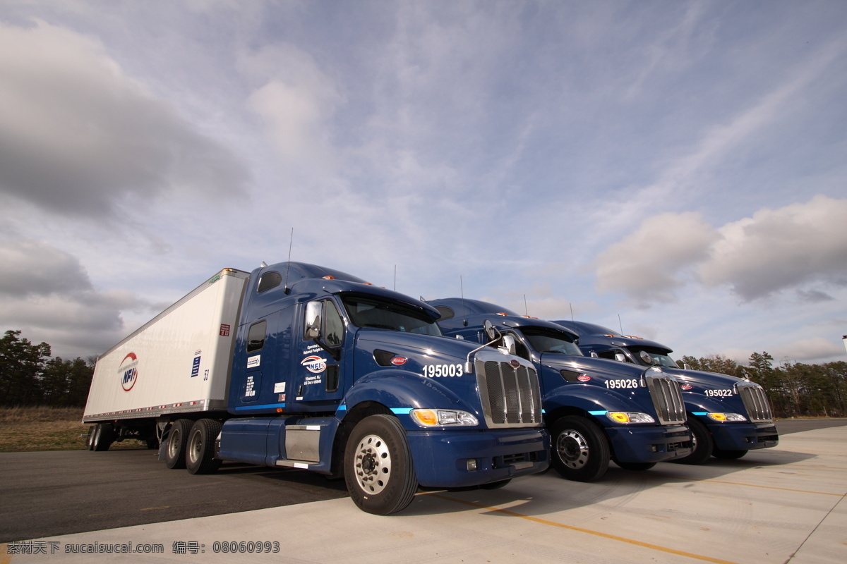 三台 蓝色 货车 汽车 工业生产 大型货车 交通工具 交通运输 汽车图片 现代科技