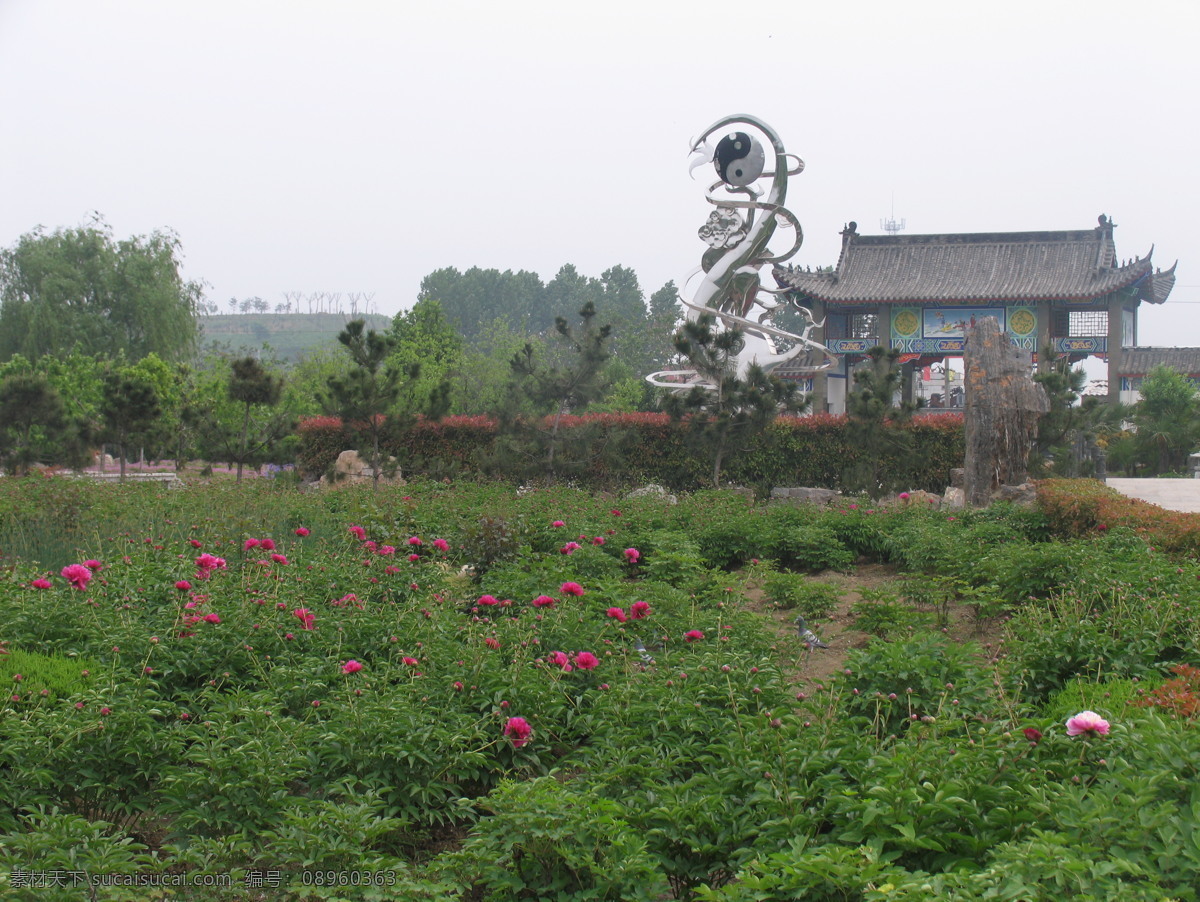 大门 雕塑 假山 树林 太极 自然风景 自然景观 墓园 春天 景色 墓园春天景色 墓园花圃 春景 图