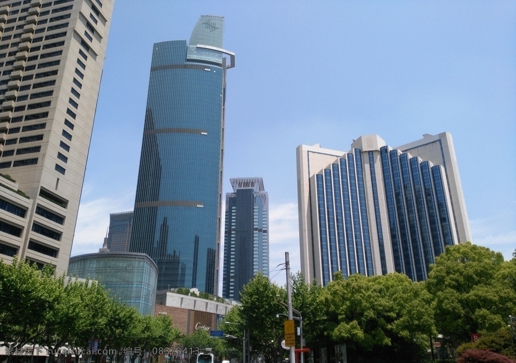 上海南京西路 上海 静安区 南京西路 恒隆广场 摩天大楼 玻璃幕墙 上海商城 树木 蓝天 市中心 建筑摄影 建筑园林