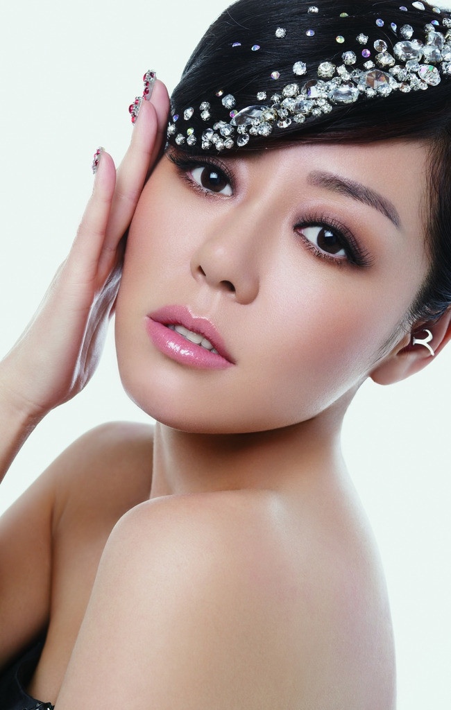 彩妆美女 美甲 裸背美女 素颜美女 睫毛 眼睛 画眉 性感 发型 彩钻 性感嘴唇 牙齿 精美耳钉 耳环 职业人物 人物图库