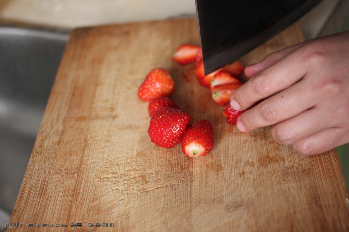 草莓 白色 红色 牛奶 生物世界 水果 榨汁 刀切 psd源文件 餐饮素材