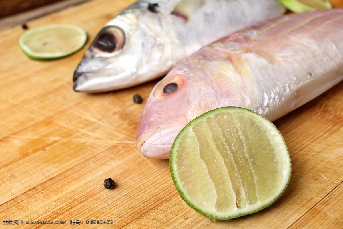 两 条 海鱼 海底鱼类动物 海洋生物 鱼类动物 鱼类 香料 食物原料 食材原料 餐饮美食