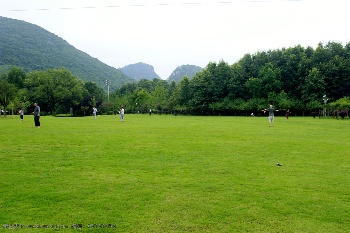 草坪活动场所 草坪 青草坪 运动场 活动场所 老人活动场所 植被 草场 草 植物 休闲场所 地震疏散地 黑山公园 黑山植物园 桂林植物园 草地 自然景观 自然风景