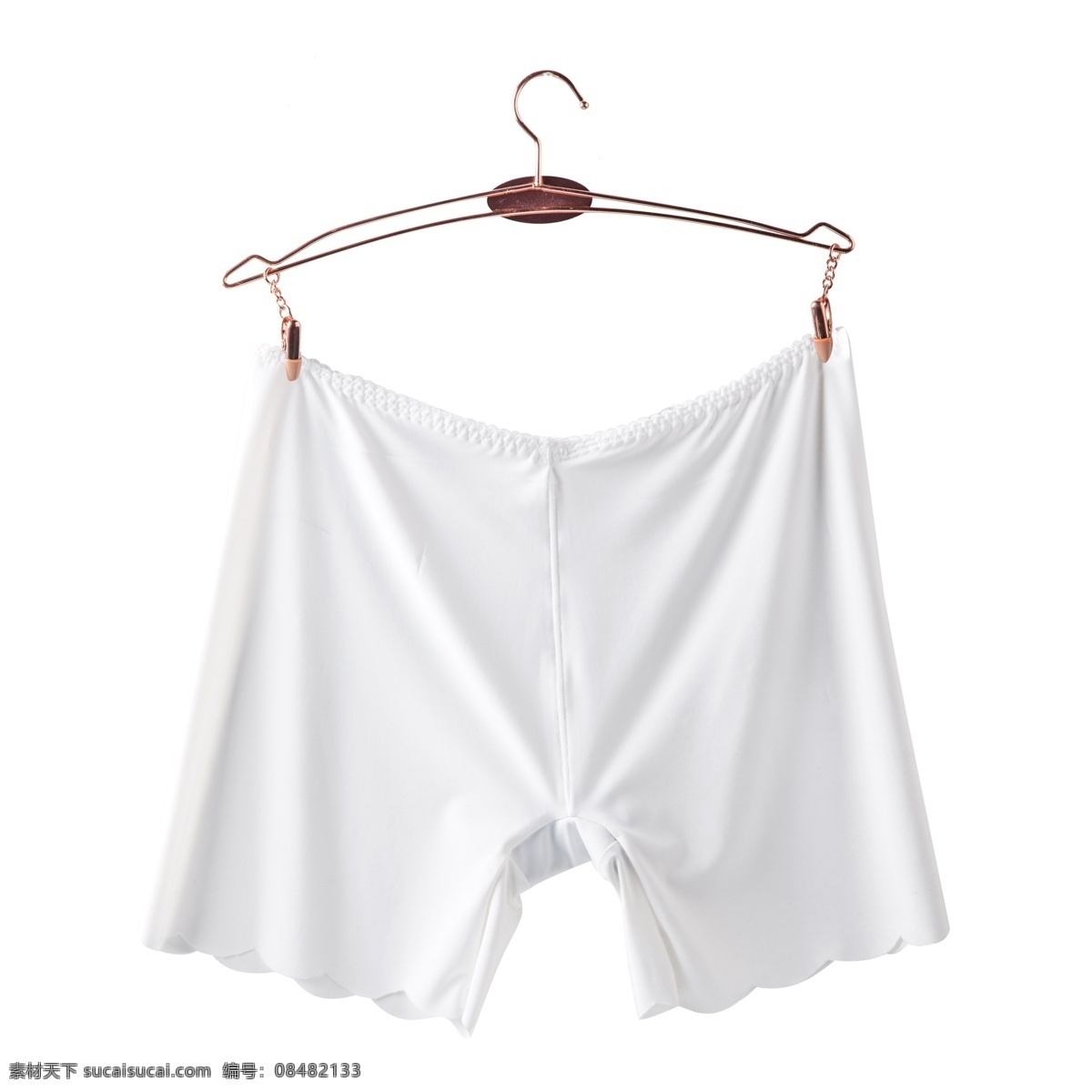白色 晾晒 短裤 元素 创意 服装 金属夹子 固定 闪光 高光 纹理 棉质 衣服 钩子 悬挂