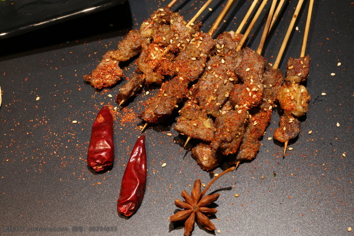 烧烤 烤串 烤肉 烧烤照片 烤肠 鸡脆骨 烧烤摄影 烤串摄影 烤串照片 竹签 盘子 餐饮美食 传统美食