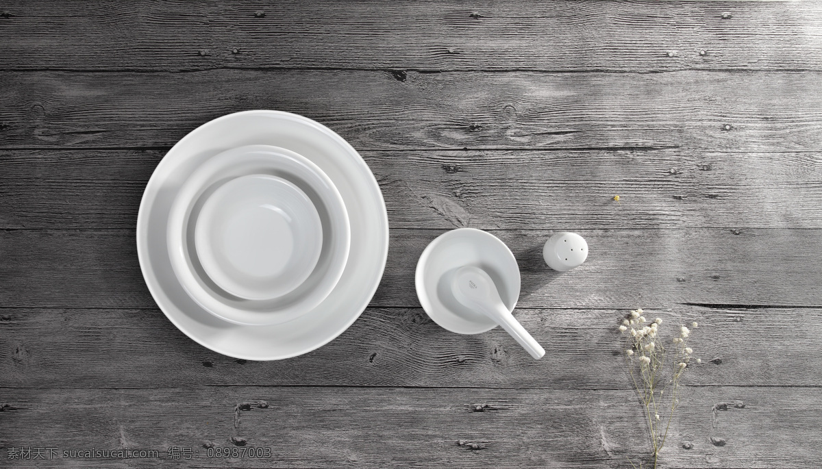 碗碟餐具 餐具 勺子 盘子 碗 碟子 生活用具 餐具大图 淡雅 清淡 套餐 餐饮美食 餐具厨具