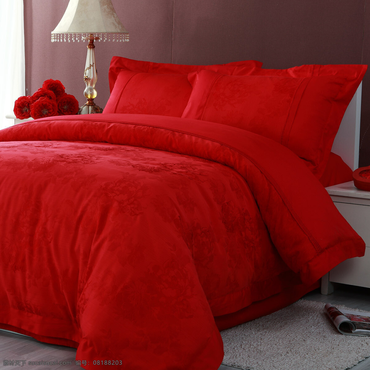 红色 床 右侧 室内 台灯 装饰 装饰素材 室内设计