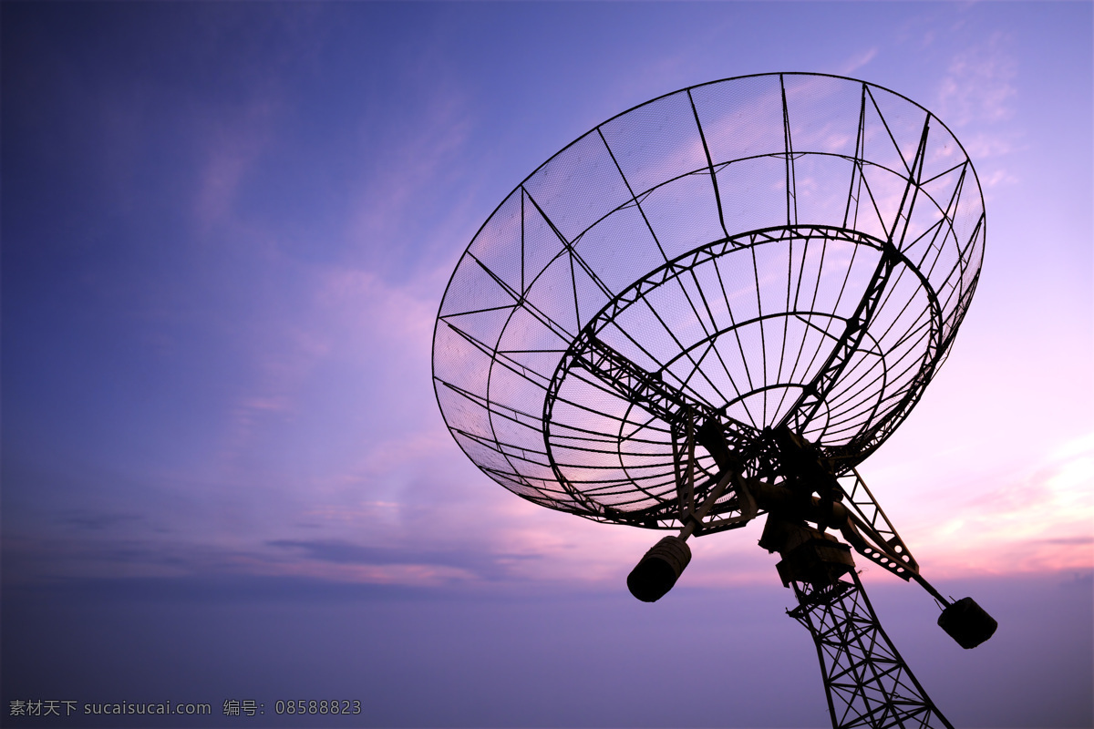 雷达 接收器 设备 高清 黄昏 傍晚 夕阳 科技 未来 草原 风景 天空 白云 卫星天线 卫星接收器 美丽风景 景色 宇宙 太空 现代科技 蓝色