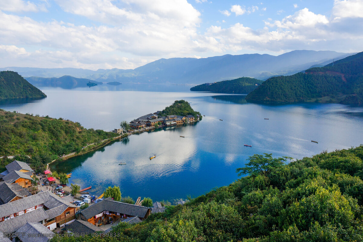 泸沽湖图片 丽江 泸沽湖 湖面 湖 水面 水 小舟 泛舟 青山绿水 码头 碧海蓝天 海天一色 旅游摄影 国内旅游