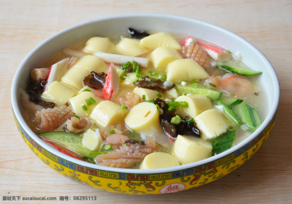 三鲜 日本 豆腐 高清 大图 日本豆腐 三鲜日本豆腐 海鲜 黄瓜 蟹棒 木耳 虾仁 虾 鱿鱼 鱿鱼卷 汤 荤菜 葱末 葱 食物 特色 色香味 高清大图 美食 传统 餐饮美食 传统美食