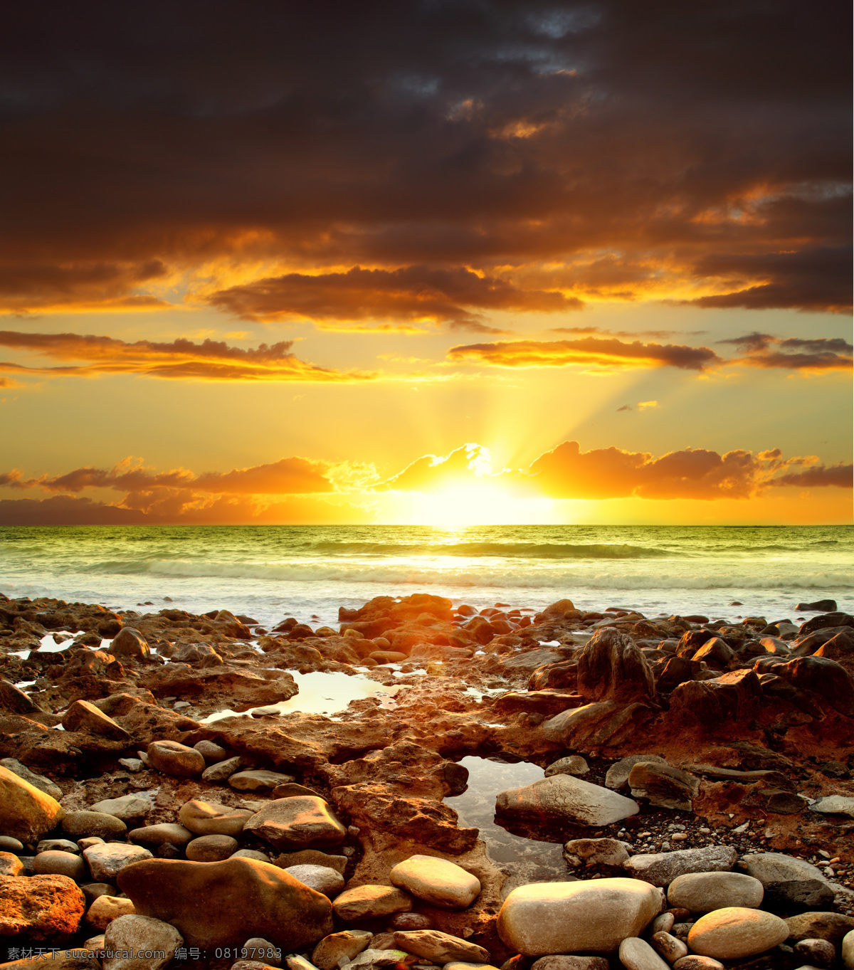 朝阳海洋风景 石滩 朝阳 红日 海洋 大海 天空 云彩 波浪 海浪 海洋风光 海洋风景 自然风景 自然景观
