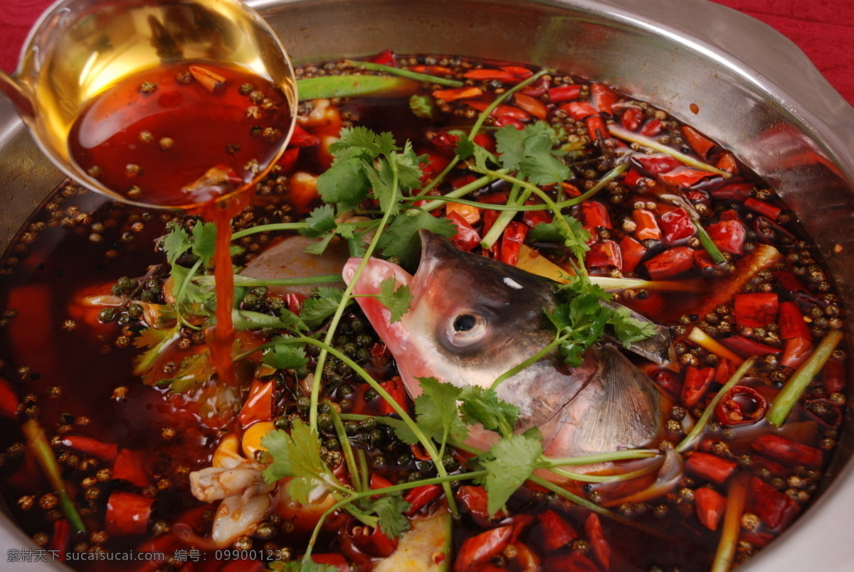 美蛙鱼头火锅 热菜 川菜 美蛙 传统美食 餐饮美食 鱼头 红汤 火锅