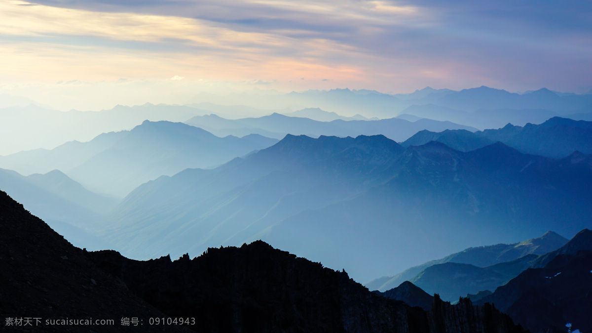 一览众山小 云 山 水 树 天空 蓝色 绿色 自然 风景 光影 山顶 图片类