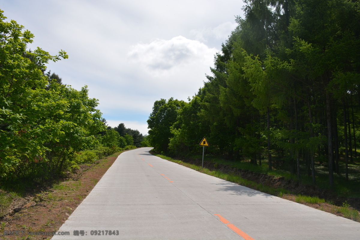 山间路 公路 道路 道 山道 水泥路 山 山里 大山 森林 蓝天 远路 长路 蓝天大道 蓝天大路 森林公园 天然氧吧 绿色 小资情调 绿背景 乡村路 乡村风光 山林风景 山水风景 风景 新修公路 农村风光 农村路 农村道 自然景观