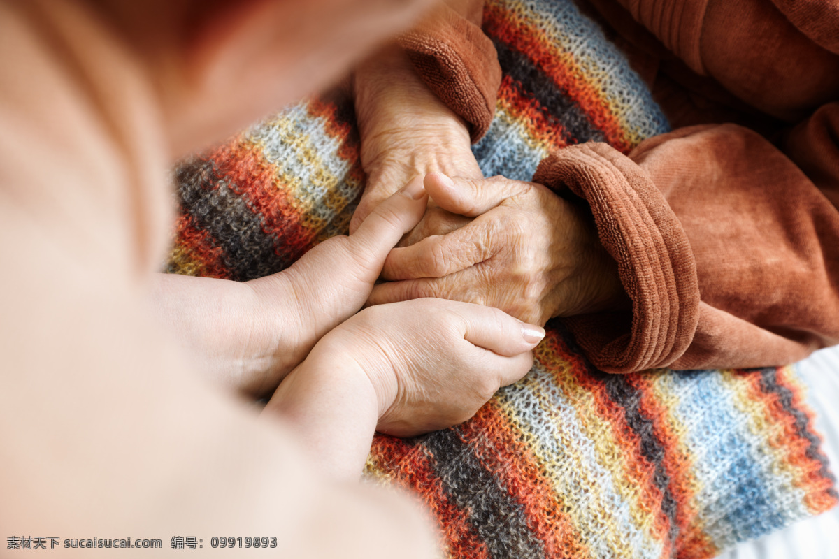 握 老人 手 握着 双手 毛毯 手势 人体器官图 人物图片