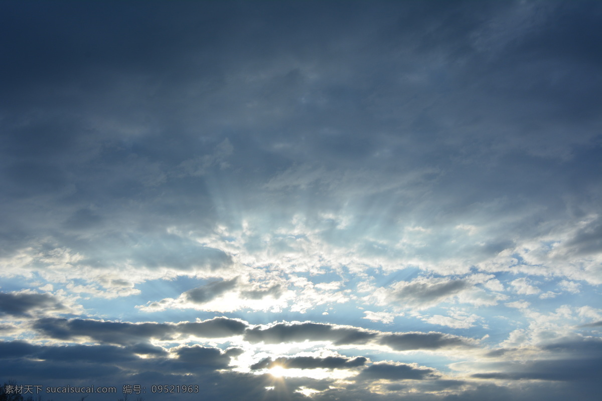 阳光 傍晚 晚霞 云朵 太阳 穿透 夕阳 天空