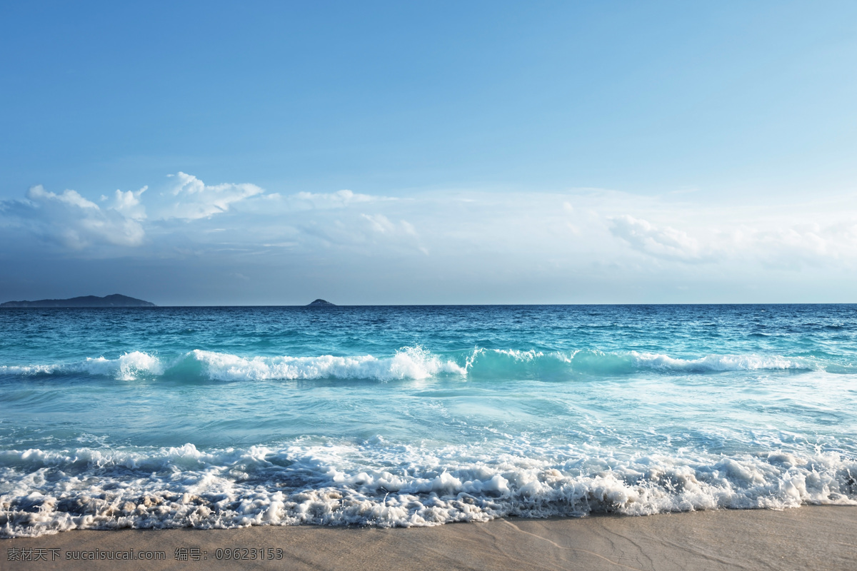 海滩 大海 沙滩 海浪 天空 蓝色 冲浪 泡沫 蓝色天空 波涛汹涌 广阔 宽广 海报背景 设计背景 自然景观 自然风景