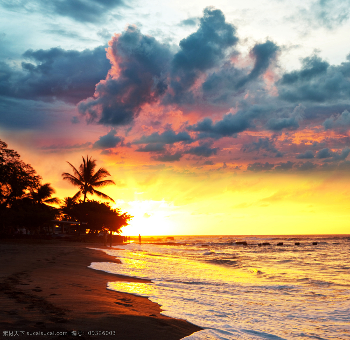 海边 日出 椰子树 海浪 大海 天空 风景图片 海洋海边 天空云彩 自然景观 黄色