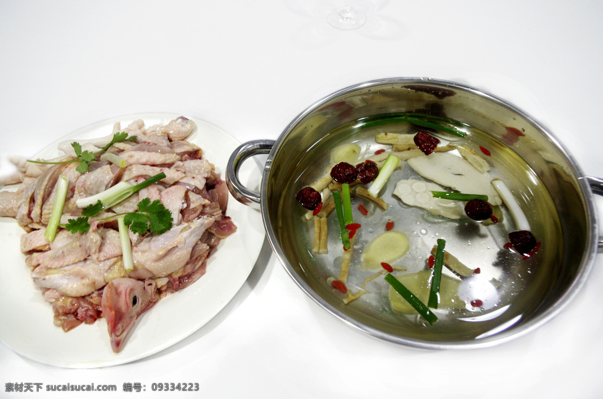 滋补鸡煲 鸡肉 清汤 汤底 生鸡 未熟 红枣 传统美食 餐饮美食
