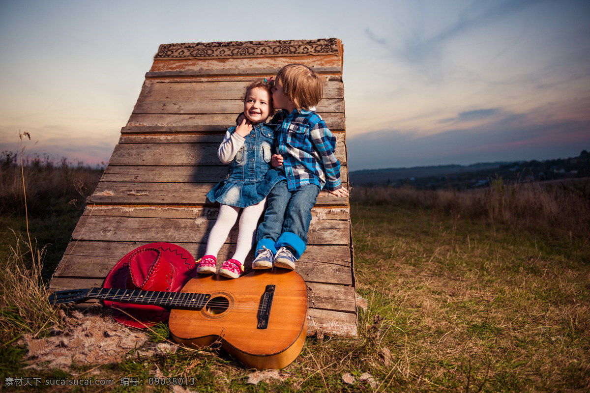 躺 木板 上 孩子 吉他 小女孩 小男孩 儿童 人物摄影 乐器 生活人物 人物图片