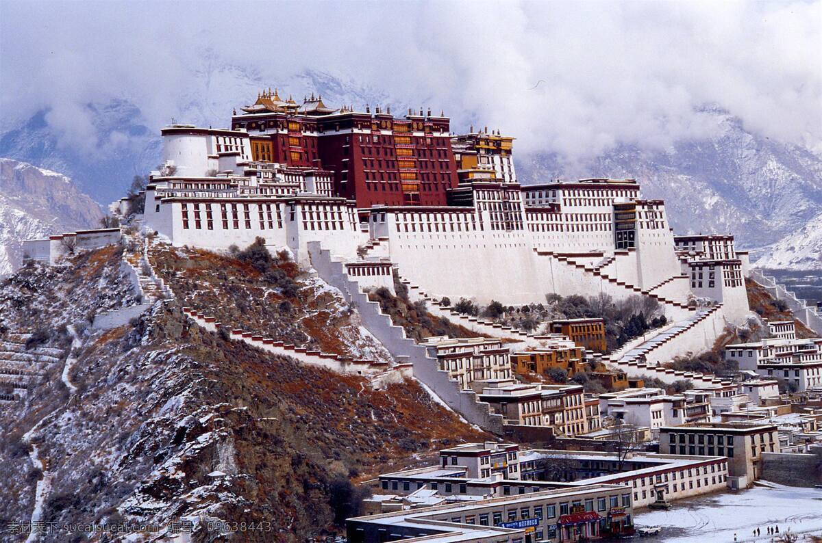 布达拉宫 雪景 宫殿 建筑 房顶 山脉 树木 白雪 银装素裹 冬日 阴云天空 景观 景点 西藏 拉萨 旅游摄影 建筑风光 国内旅游