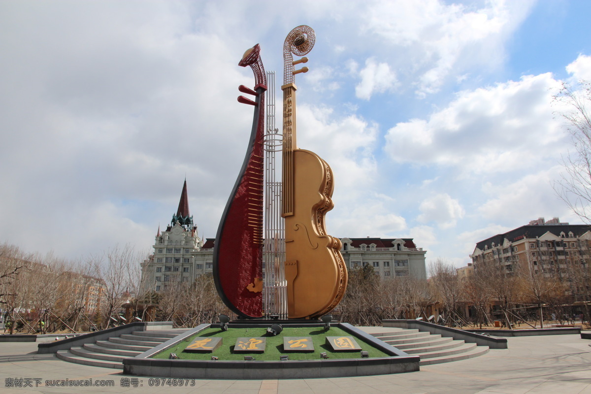 哈尔滨 中央大街 街景 雕塑 小提琴 城市建筑 城市景观 城市风景 城市风光 蓝天 白云 蓝天白云 哈尔滨风景 旅游摄影 国内旅游