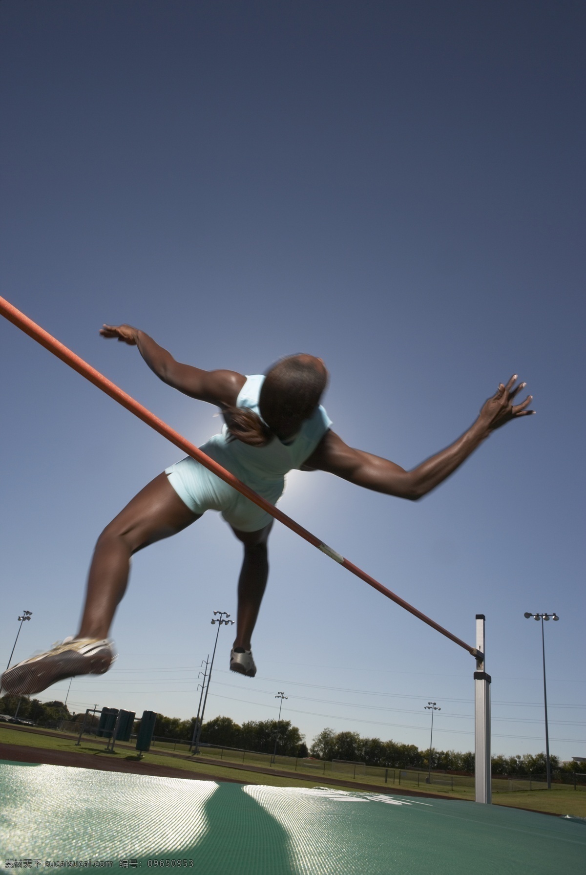 跳高 运动员 高清 体育运动 体育项目 体育比赛 外国人 黑人 男性 背跃式 跨跃 跳高运动员 摄影图 高清图片 生活百科 蓝色