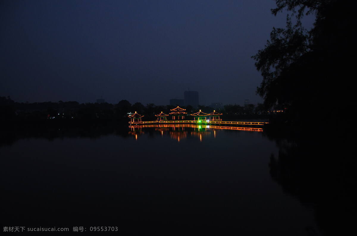 星湖 夜景 灯光 湖面 建筑园林 霓虹灯 树 园林建筑 星湖夜景 五龙亭 湖堤 装饰素材 灯饰素材