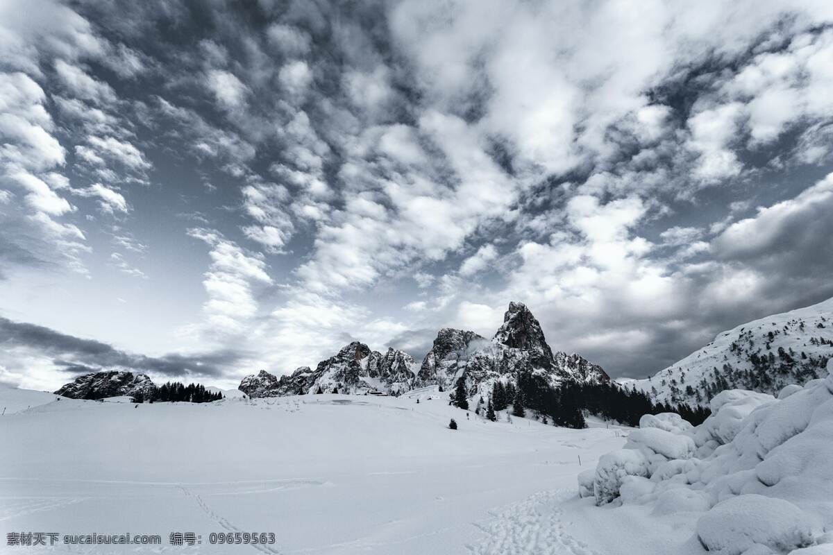 雪山图片 山脉 雪山 山林 湖水 天空 云雾 远山 山色 云朵 景色 美景 风景 自然景观 自然风景