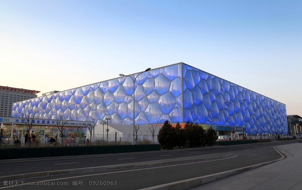 水立方 国家游泳中心 奥林匹克公园 2008 奥运会 北京 旅游摄影 旅游 建筑 蓝天 傍晚 绿树 马路 国内旅游