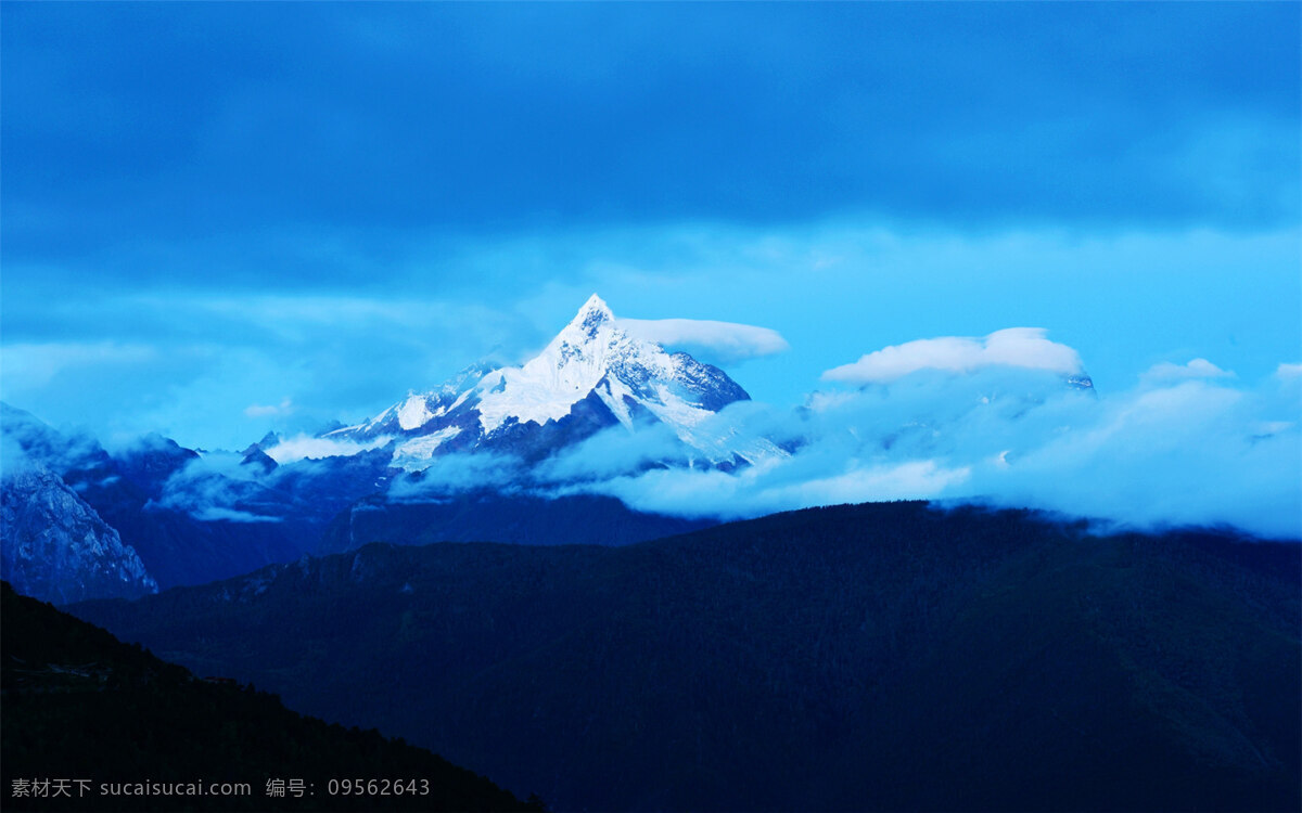 云南 梅里雪山 云雾 风景 梅里 雪山 高峰 自然景观 自然风景