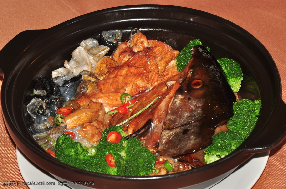 福建 砂锅 鱼头 煲 闽南菜 闽南 鱼头煲 特色菜 美食 美味 福建特色 闽南风味 砂锅鱼头煲 传统美食 餐饮美食